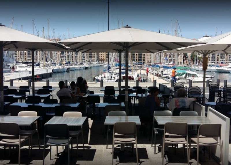Un restaurant avec terrasse sur le Vieux Port pour vos repas d'affaires